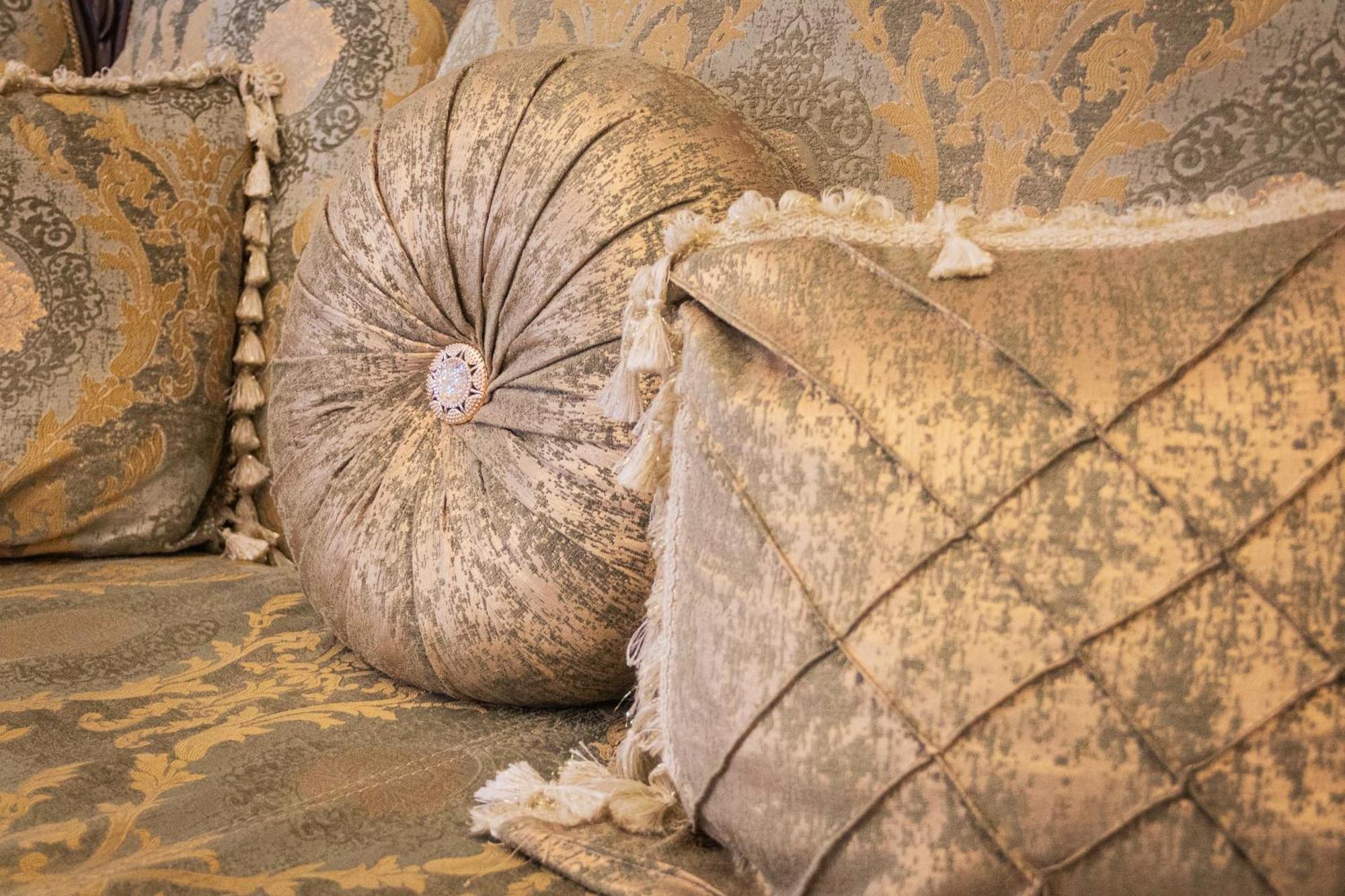 Central Luxury Antique Apartment Varna Bagian luar foto