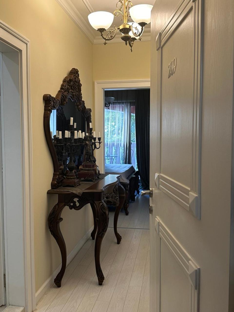 Central Luxury Antique Apartment Varna Bagian luar foto