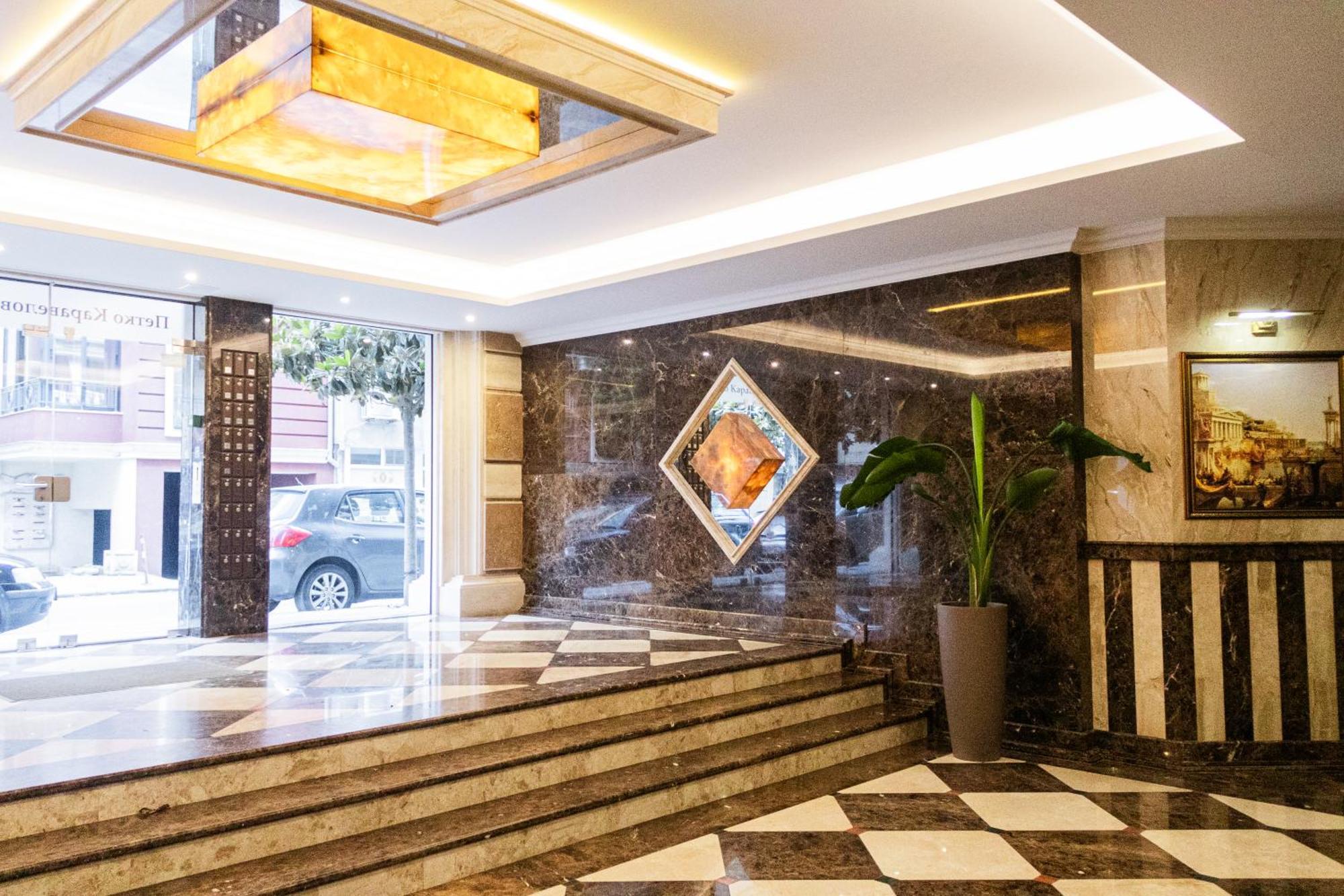 Central Luxury Antique Apartment Varna Bagian luar foto
